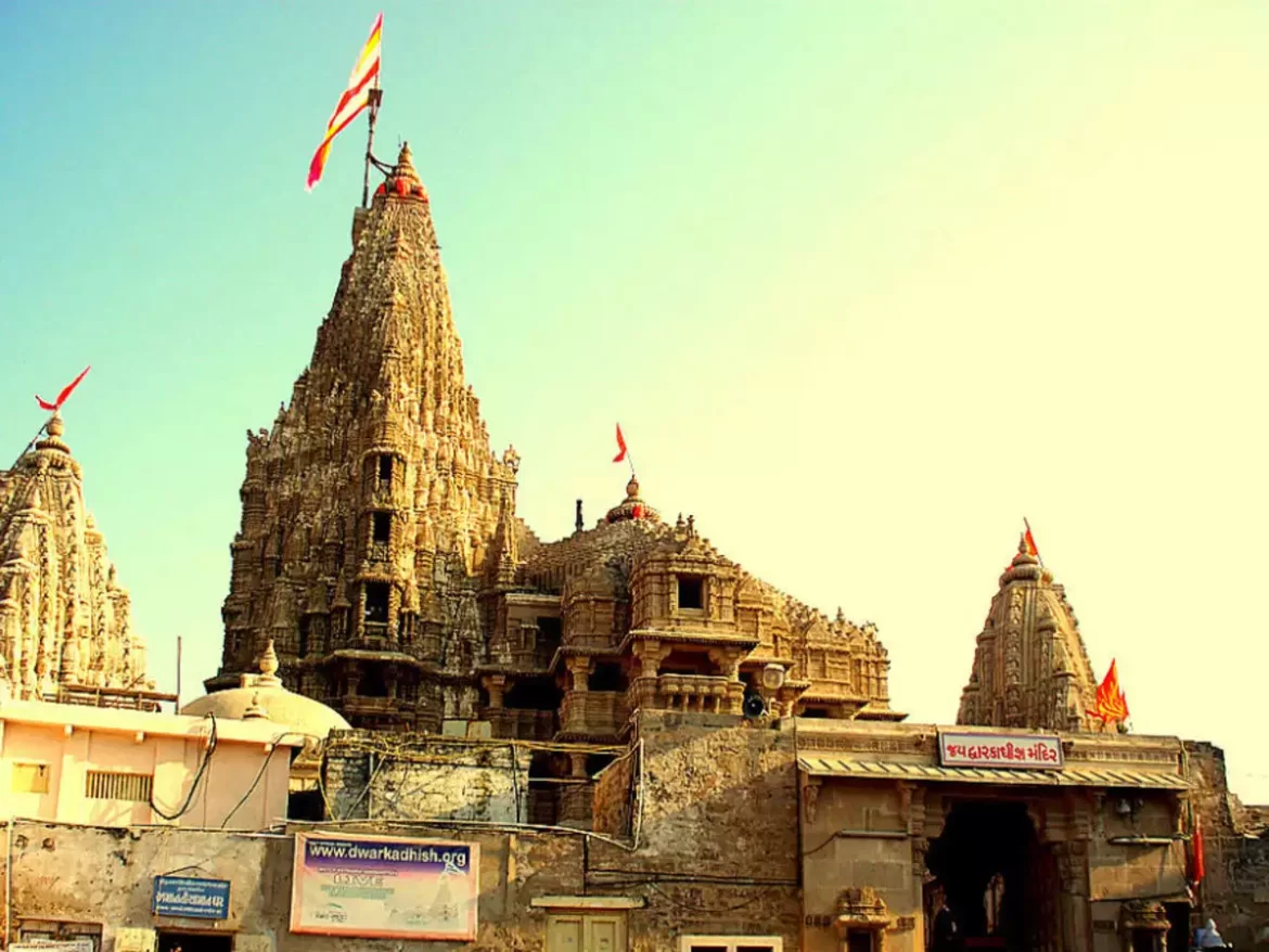 Dwarkadhish temple into controversy, News Inside