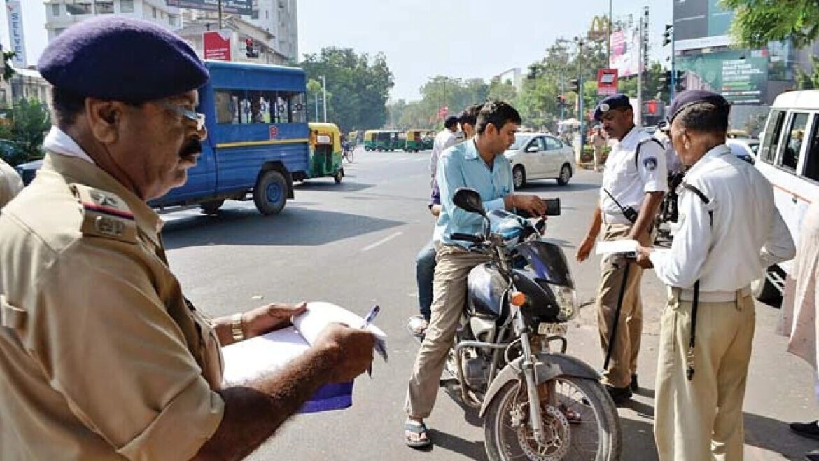 Surat traffic police in action mode, News Inside