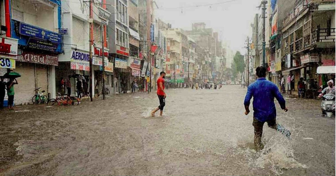 Heavy rain fall in Vadodara, News Inside