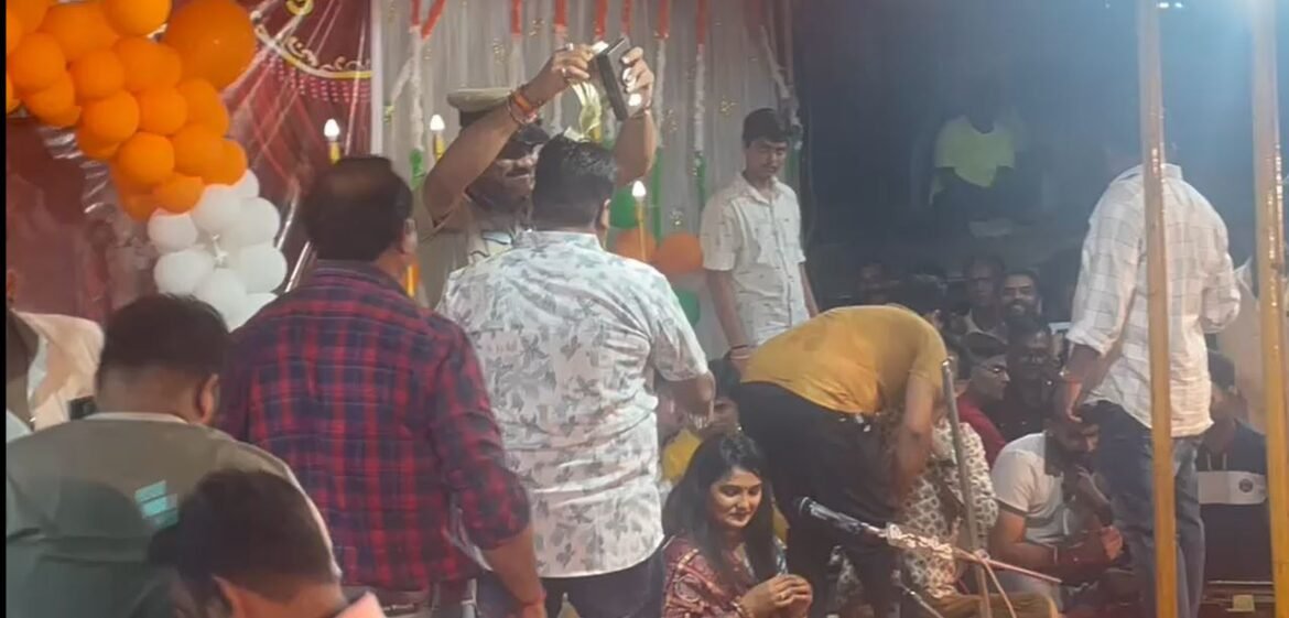 PSI and bootlegger together on the stage, News inside