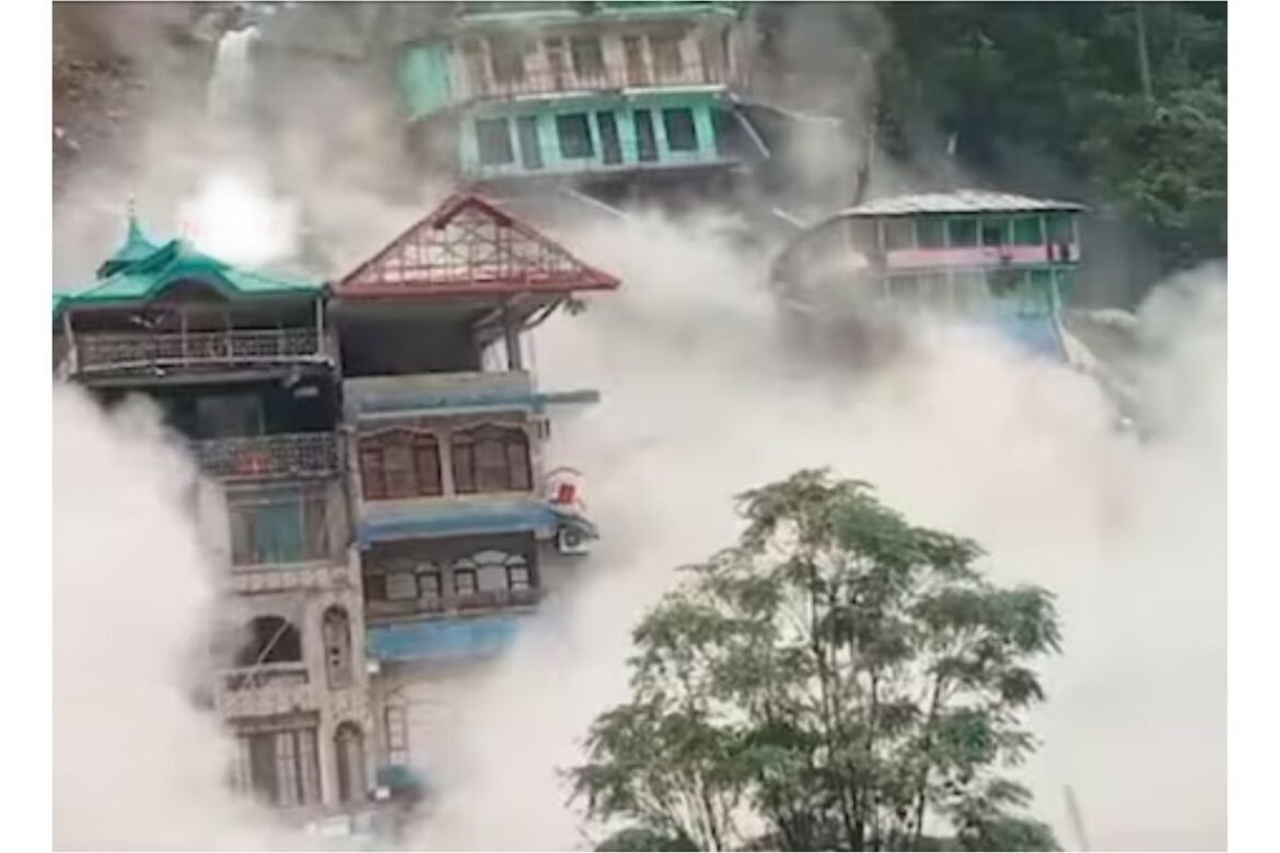 building collapsed due to heavy landslide in Himachal's Kullu, News Inside