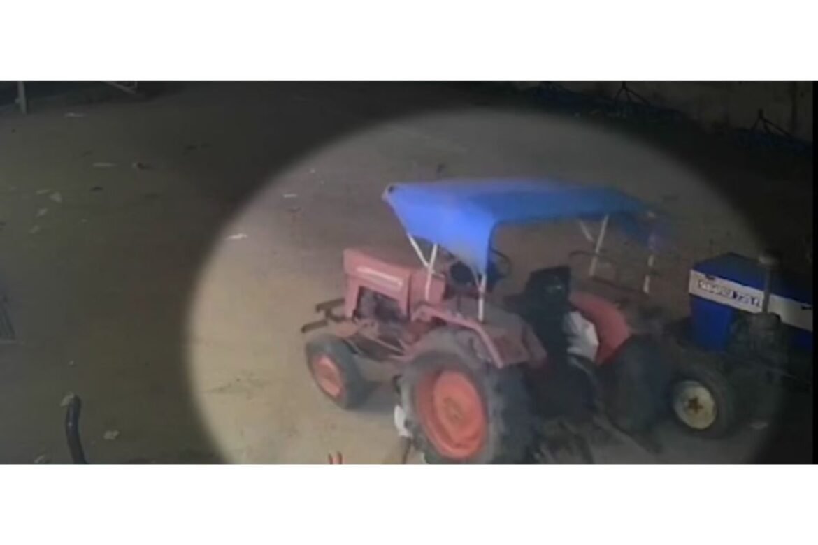 The tractor wheel turned on the thief in Aravalli, News Inside