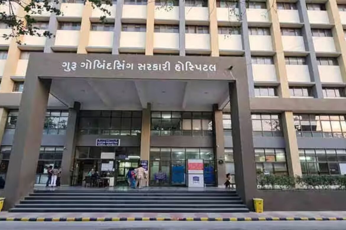 doctor took selfie in operation theatre in Jamnagar's gg hospital, News Inside