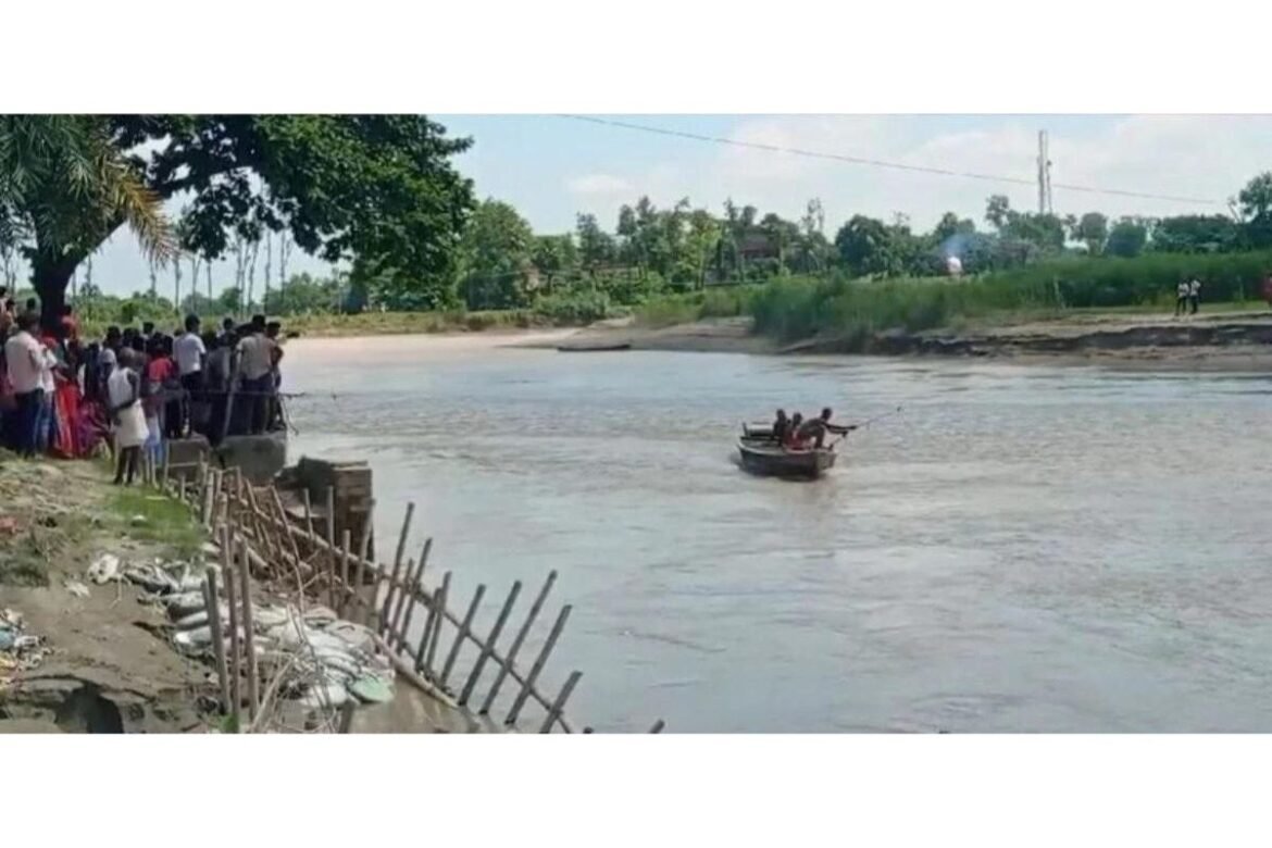 the boat capsized in Bihar, News Inside